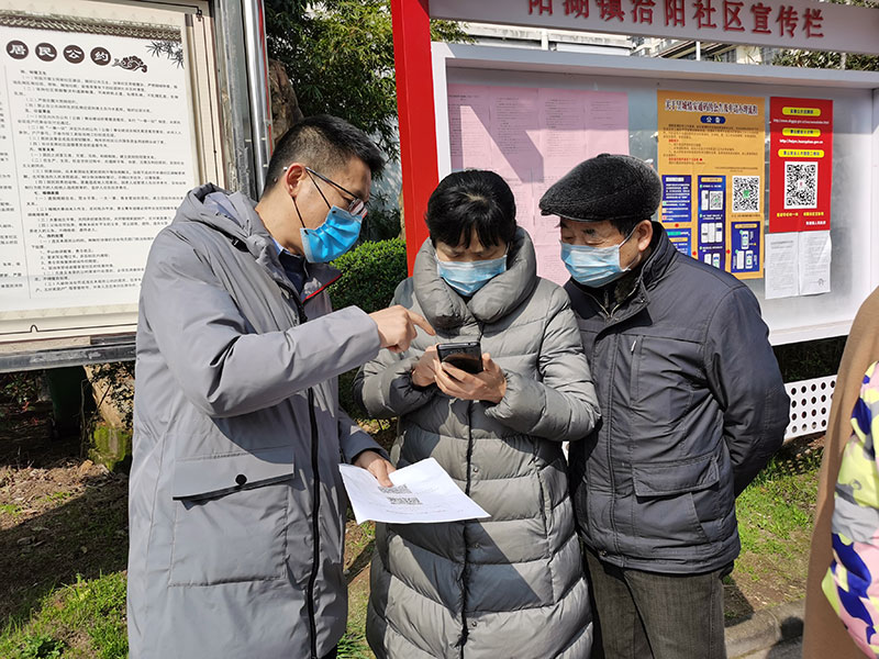 屯溪城建投公司黨支部開(kāi)展“踐行雷鋒精神，我們共同戰(zhàn)‘疫’”主題黨日活動(dòng)